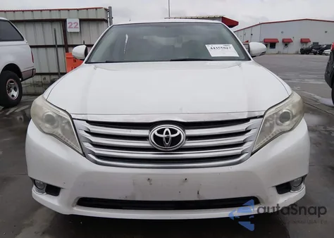 2012 Toyota Avalon Limited z USA, uszkodzony, nr VIN 4T1BK3DB7CU461267